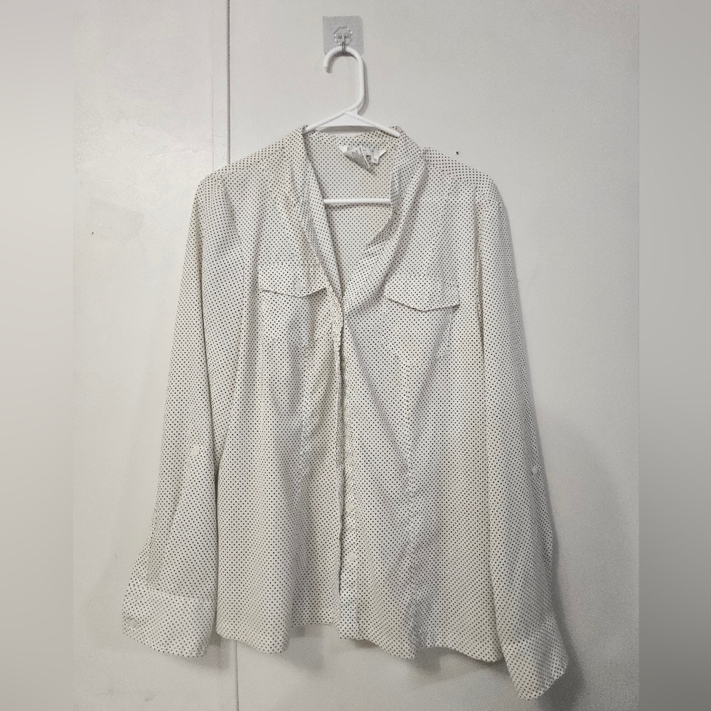 Como Stretch White Polka Dot Button Down Blouse!